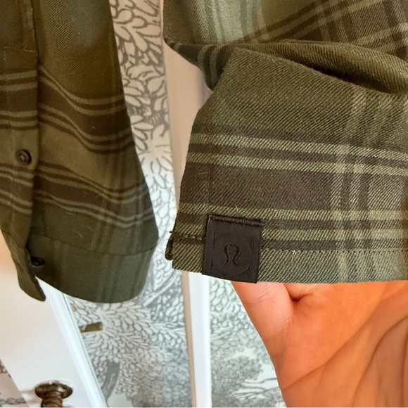NEW Lululemon Men's Green Plaid Button-Up Flannel Masons Peak Shirt - Picture 6 of 7